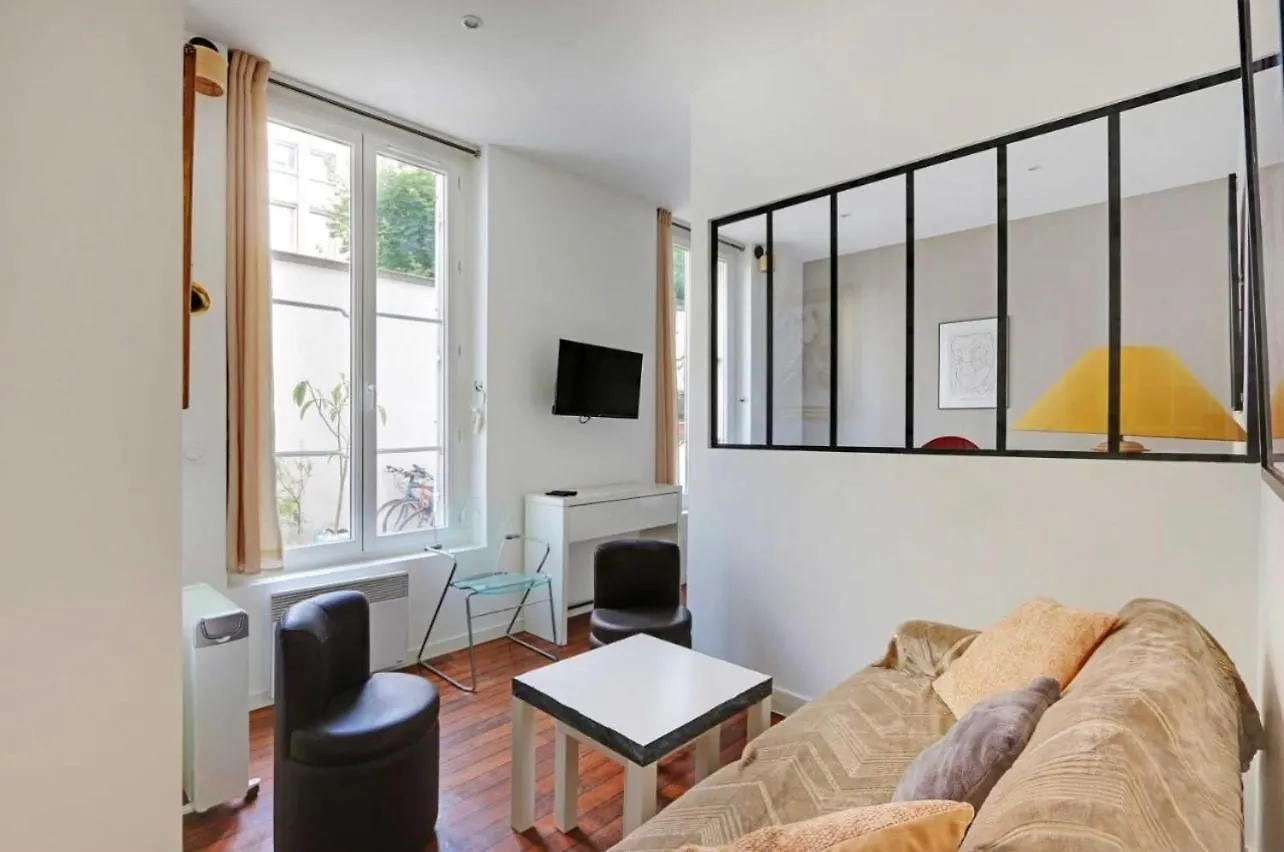 Magnifique 2 Pieces, Clair Neuf Apartment Paris