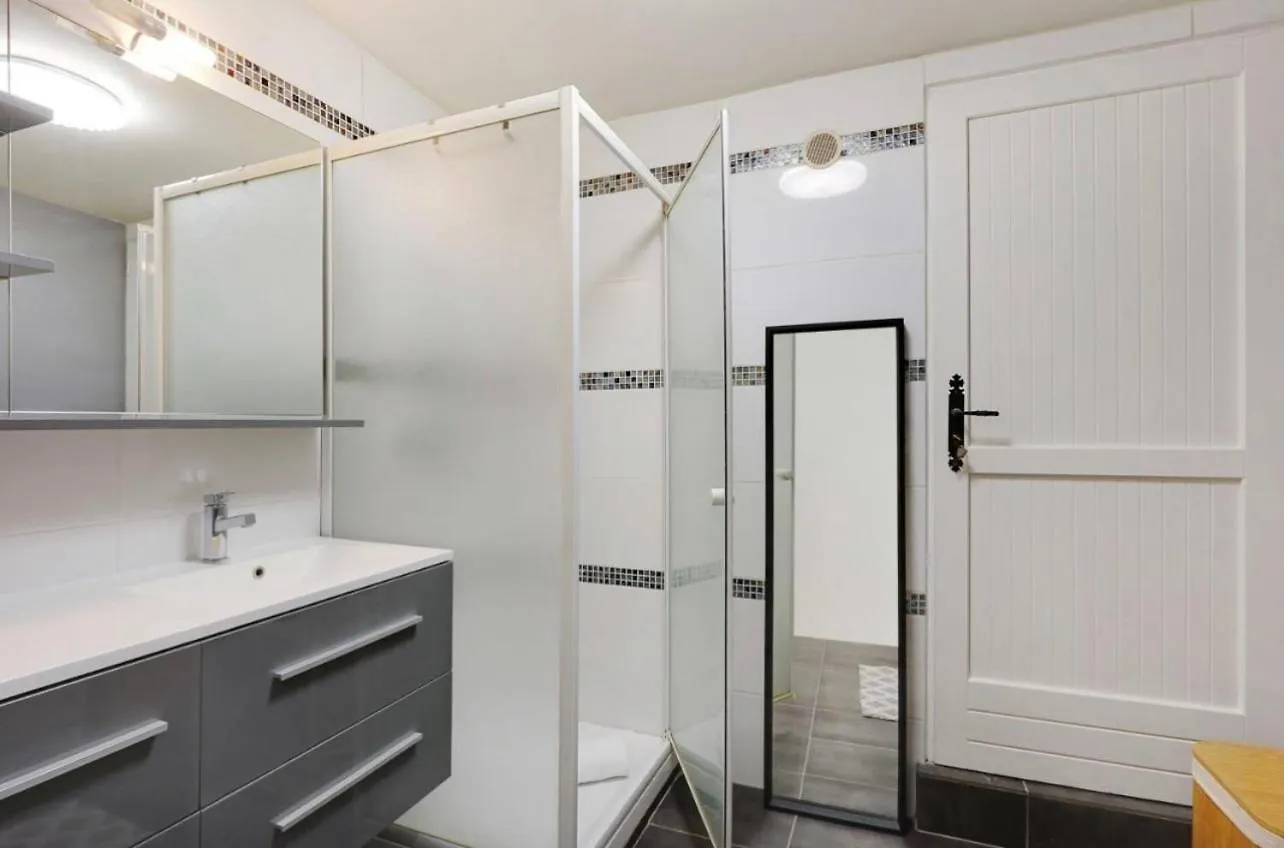 Magnifique 2 Pieces, Clair Neuf Apartment Paris 0*,  France