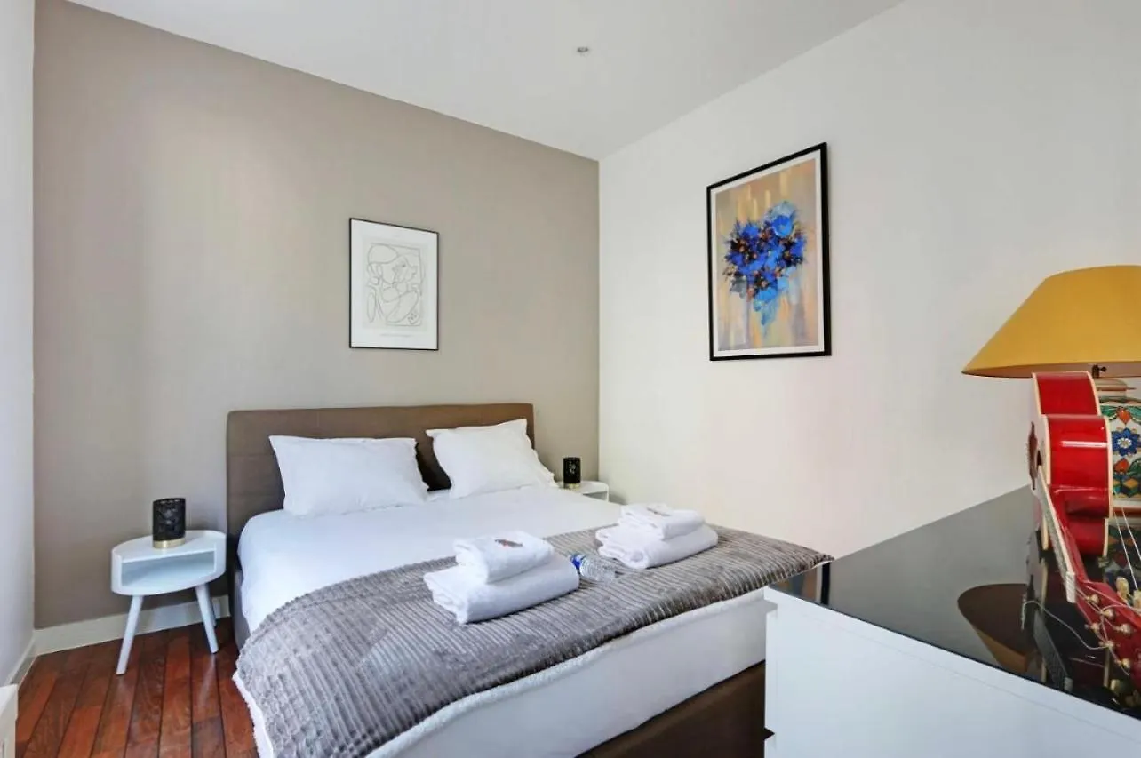 Magnifique 2 Pieces, Clair Neuf Apartment Paris 0*,  France
